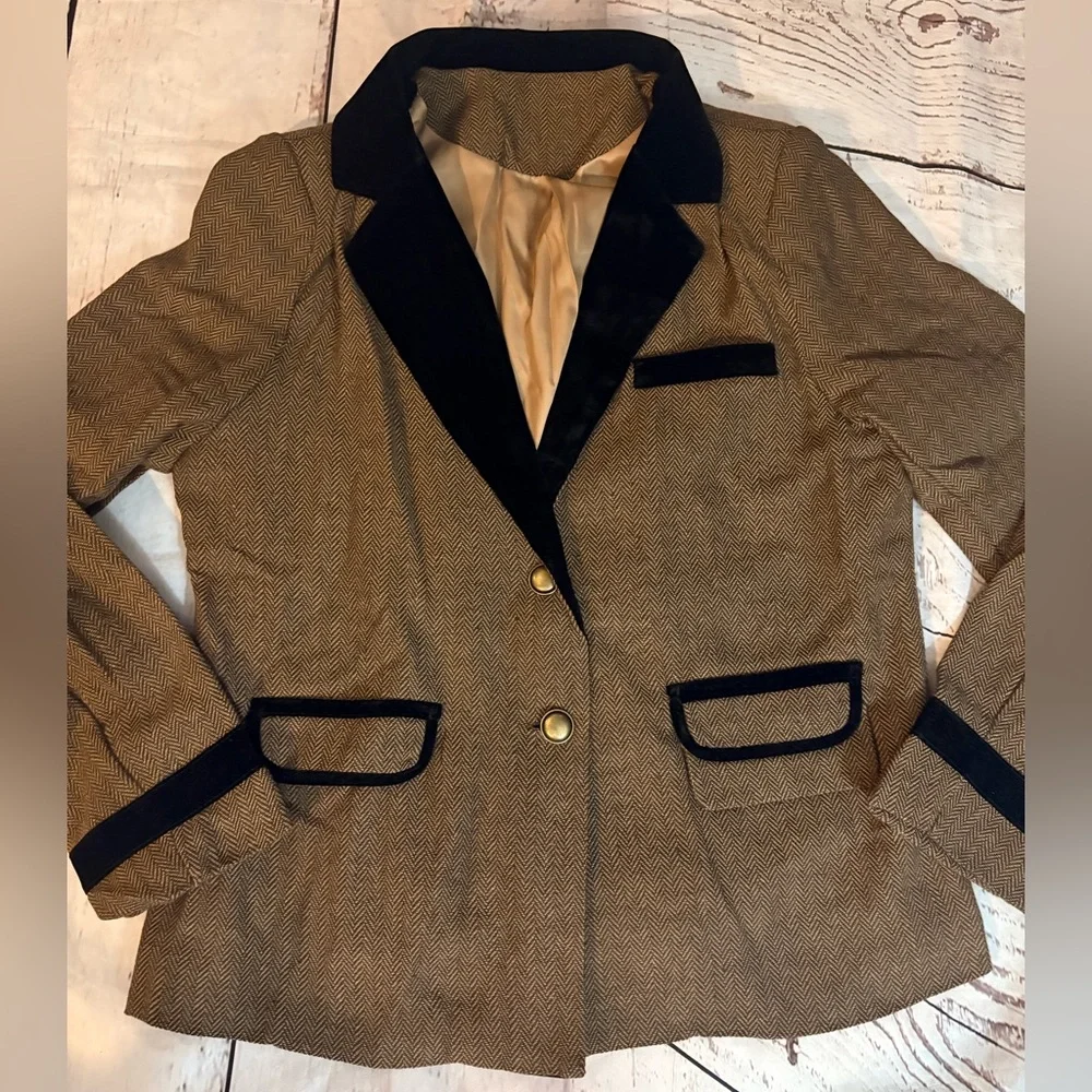 Couture herringbone tweed blazer featuring contrast velvet accents, gold buttons - Picture 2 of 13